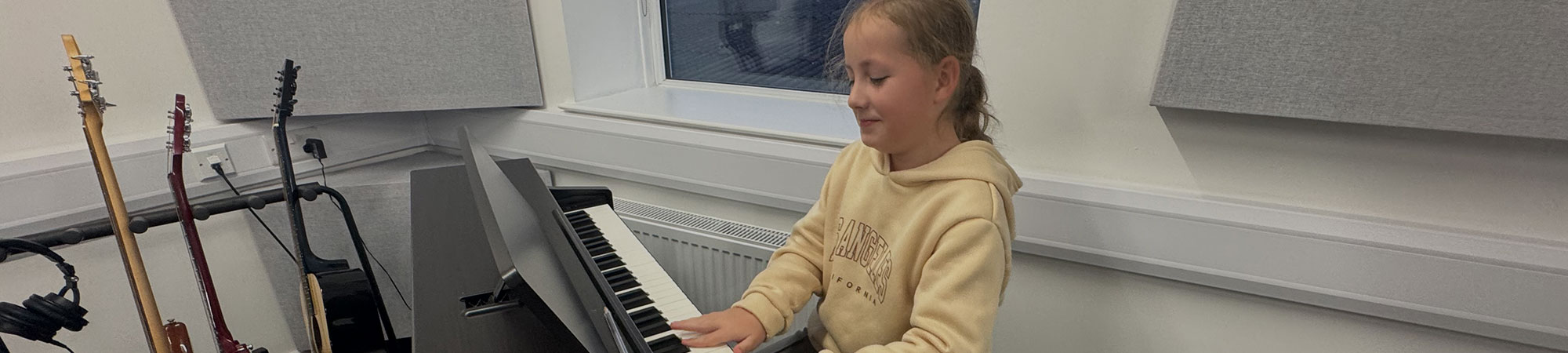 Girl playing keyboard at Wrexham Sounds
